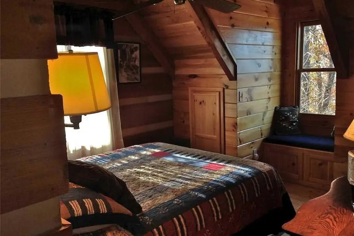 Room 6 of 26