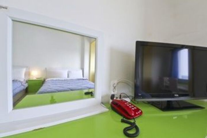 Room 25 of 33