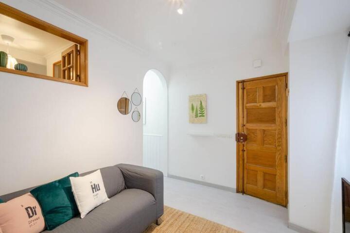 Room 4 of 12
