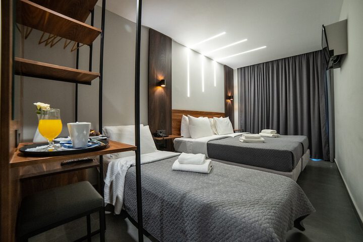 Room 33 of 82