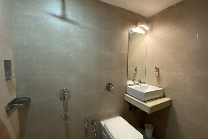 Room 16 of 16