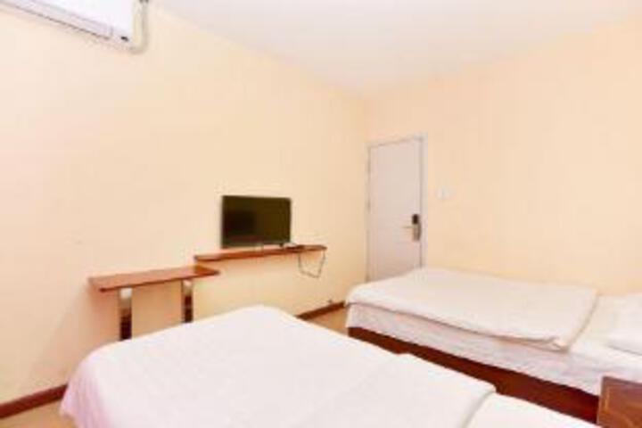 Room 9 of 10