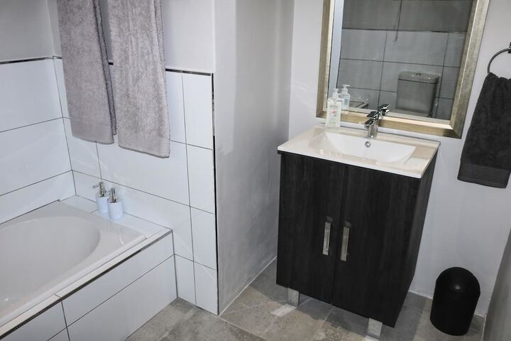 Room 9 of 12
