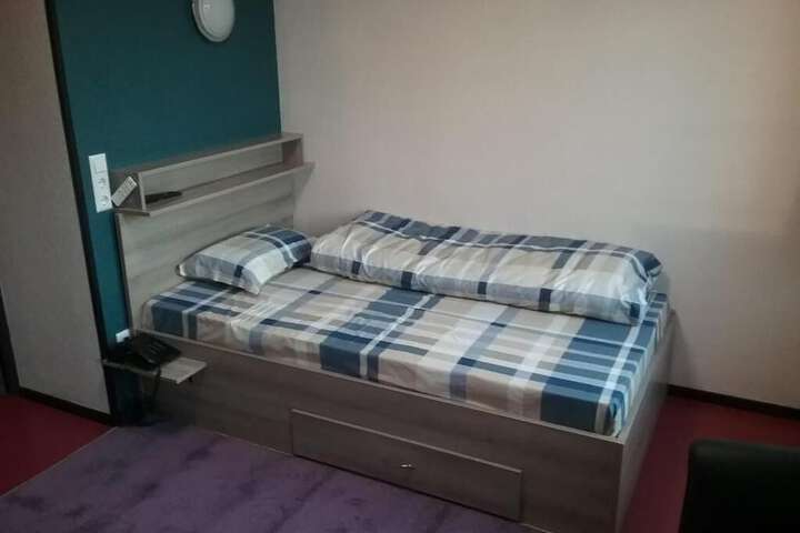 Room 6 of 18
