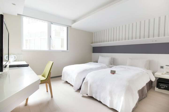 Room 10 of 49