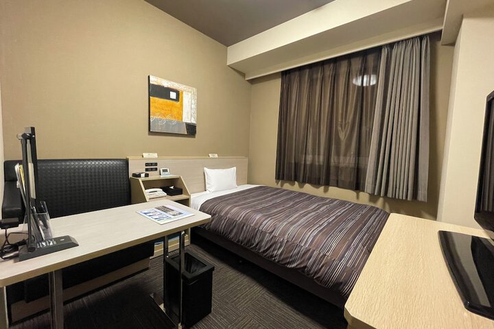 Room 8 of 37