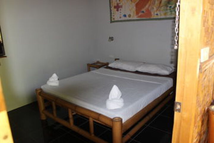 Room 10 of 16