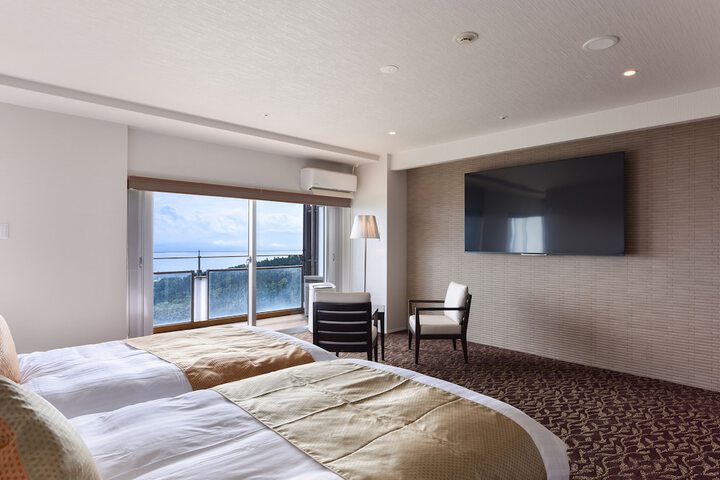 Room 3 of 107