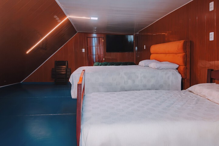 Room 4 of 18