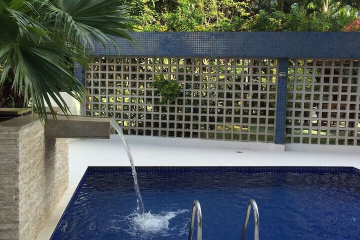 Pool 115 of 487