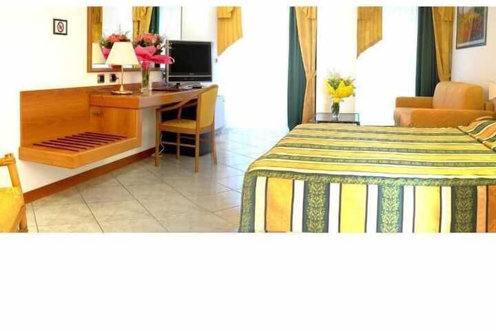 Room 10 of 62