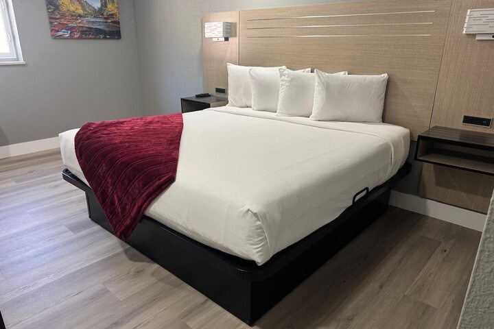 Room 32 of 68