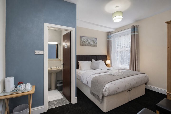 Room 4 of 27
