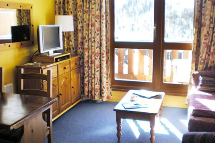 Room 2 of 11