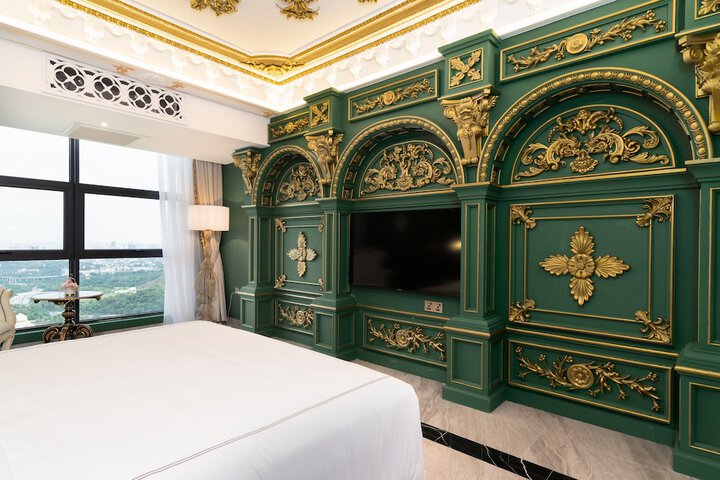 Room 78 of 195