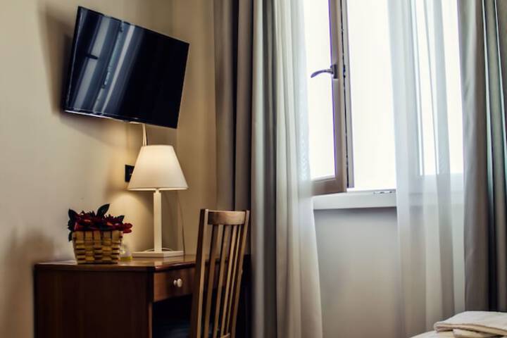 Room 4 of 35