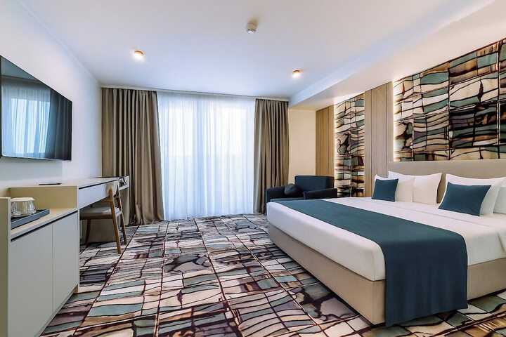 Room 32 of 76