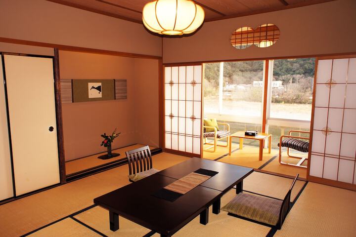 Room 4 of 14