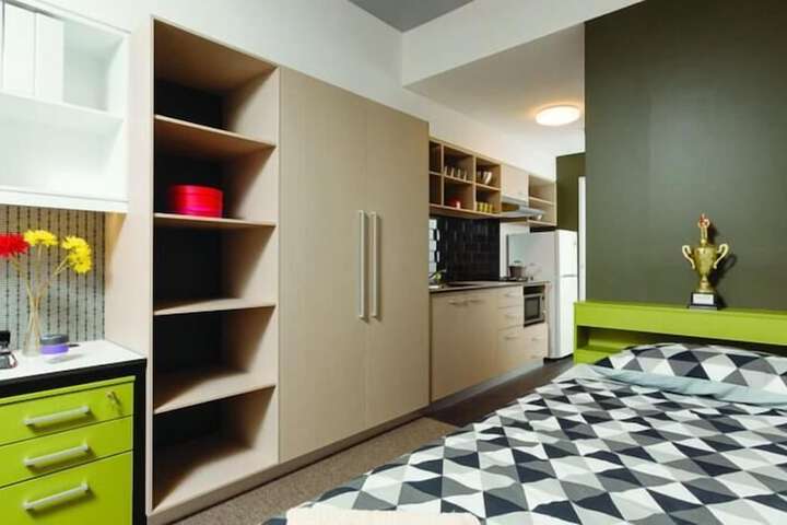 Room 6 of 13