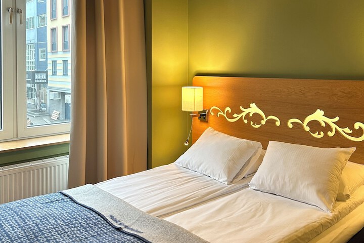 Room 42 of 104