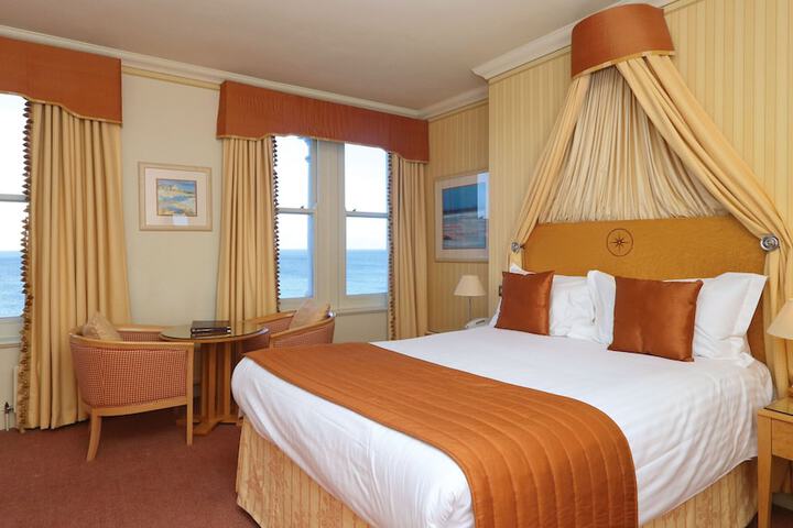Room 52 of 110