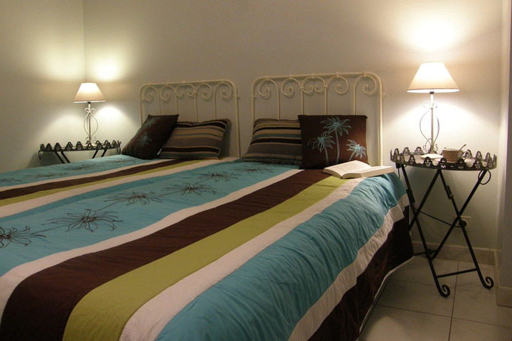 Room 2 of 10
