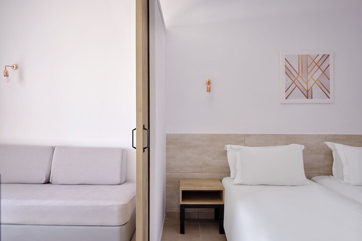 Room 11 of 35