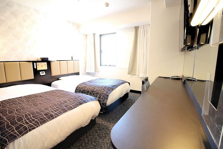 Room 18 of 43