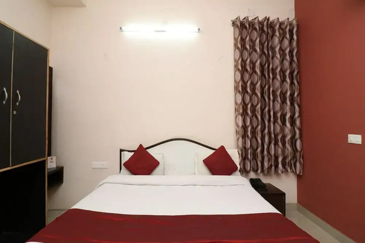 Room 4 of 15