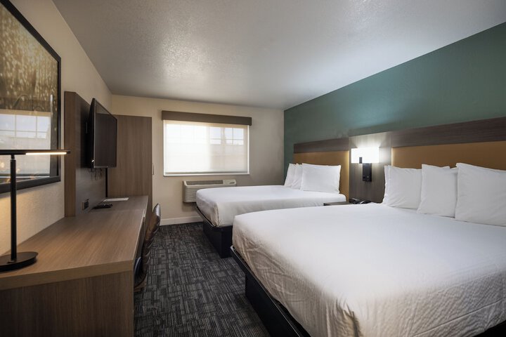 1 Queen Bed Accessible (4 of 21)