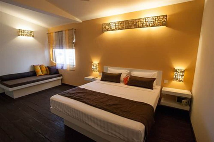 Room 15 of 37