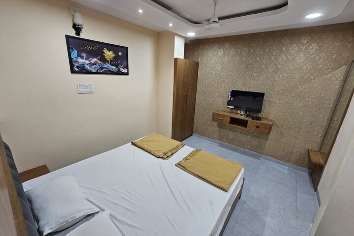 Room 4 of 17