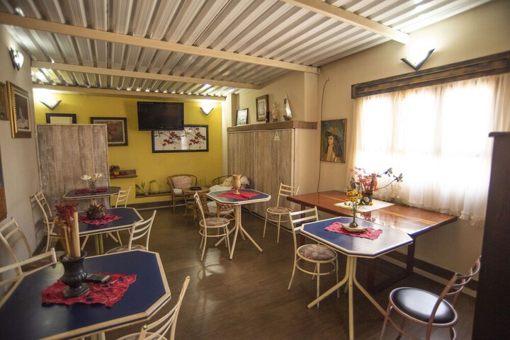 Dining 16 of 24
