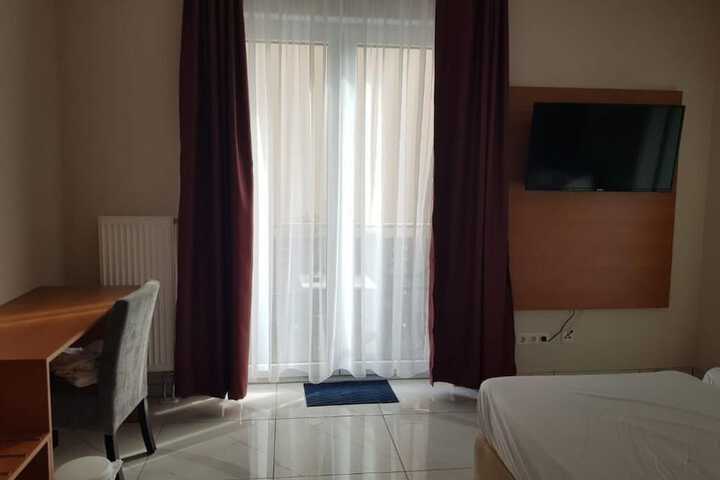 Room 4 of 11