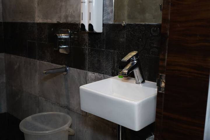 Room 13 of 26