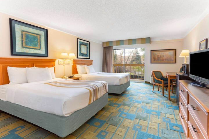 2 Double Beds Deluxe Room Courtyard View (6 of 10)