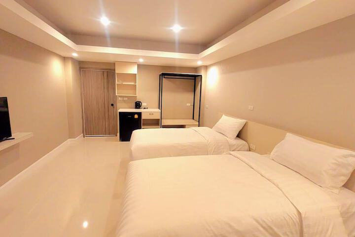 Room 9 of 12