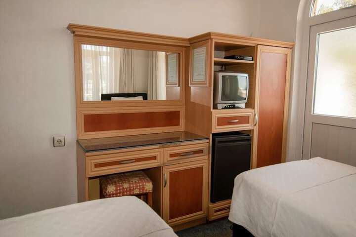Room 5 of 11