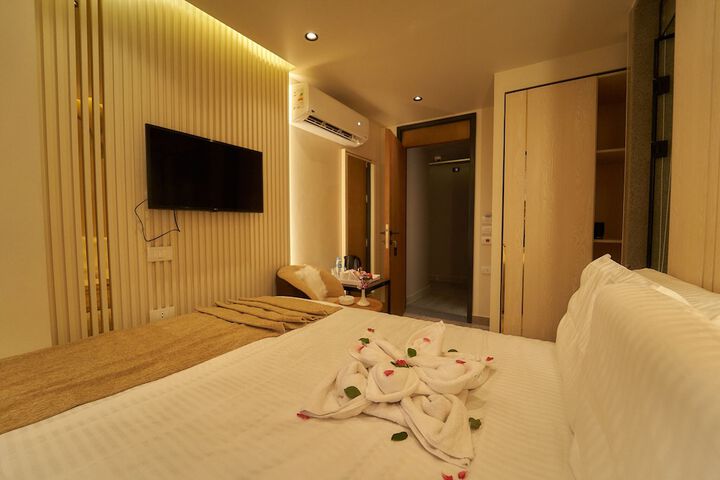 Room 11 of 35