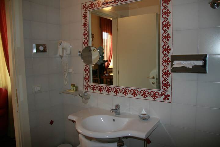 Room 17 of 22