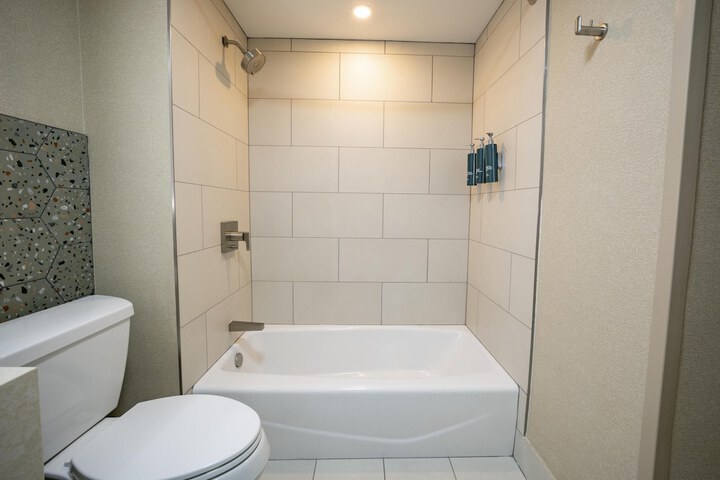 Room 32 of 42