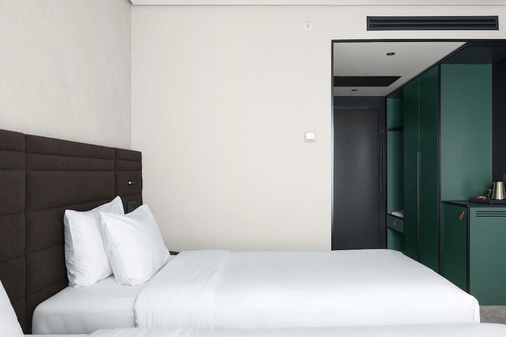 Room 38 of 100