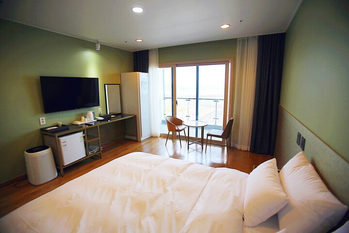 Room 5 of 34