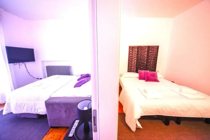 Room 5 of 18