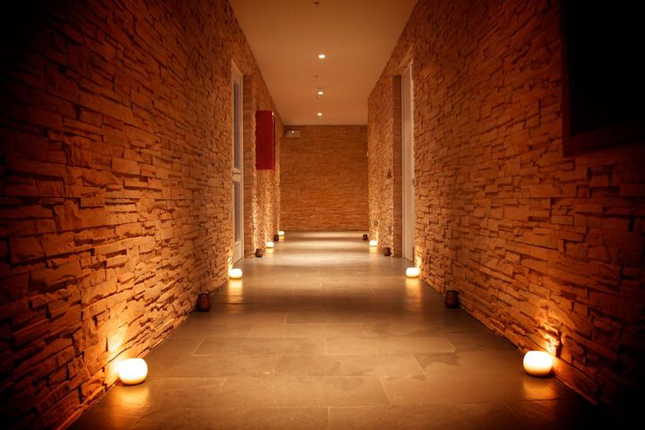 Ballroom/Hall 32 of 43