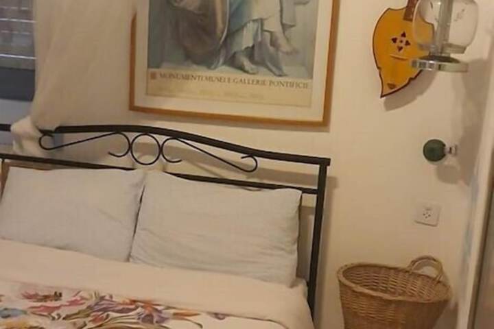 Room 4 of 91