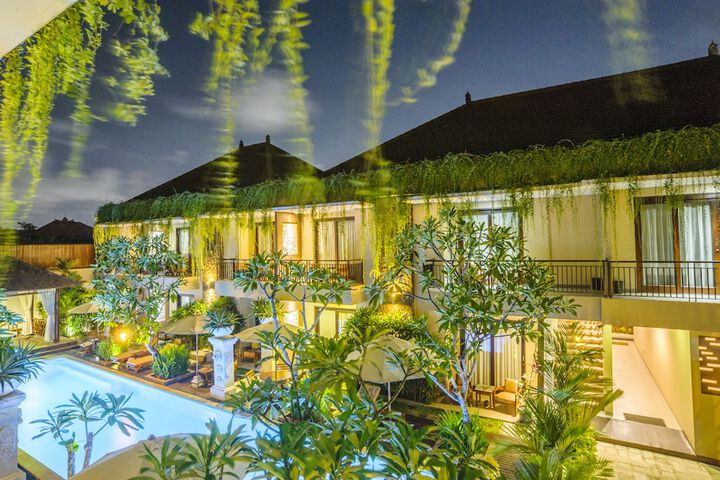 Hero Image 1 of 31