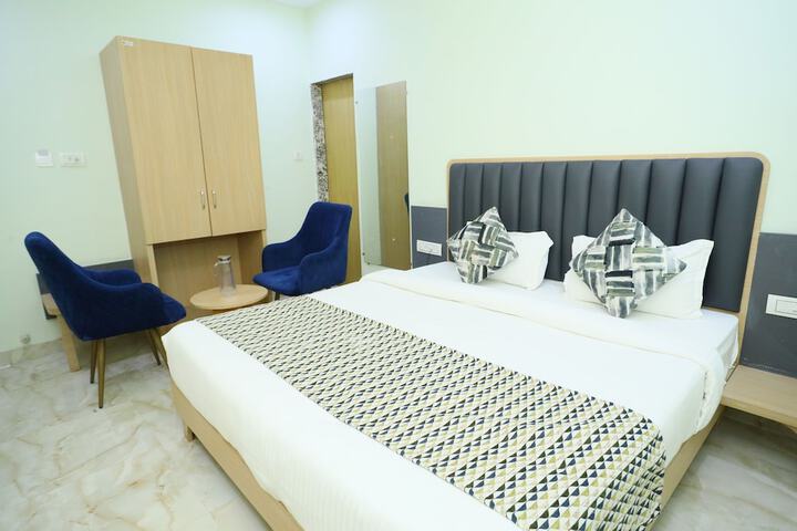 Room 17 of 42