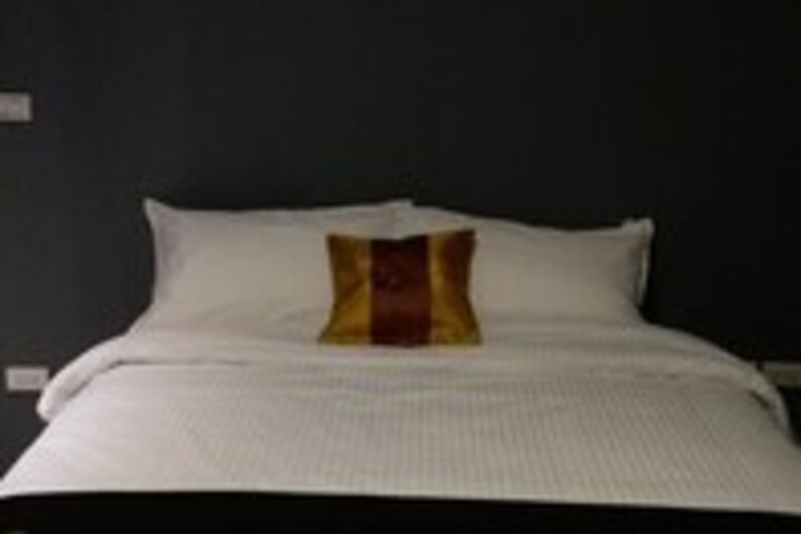 Room 11 of 30