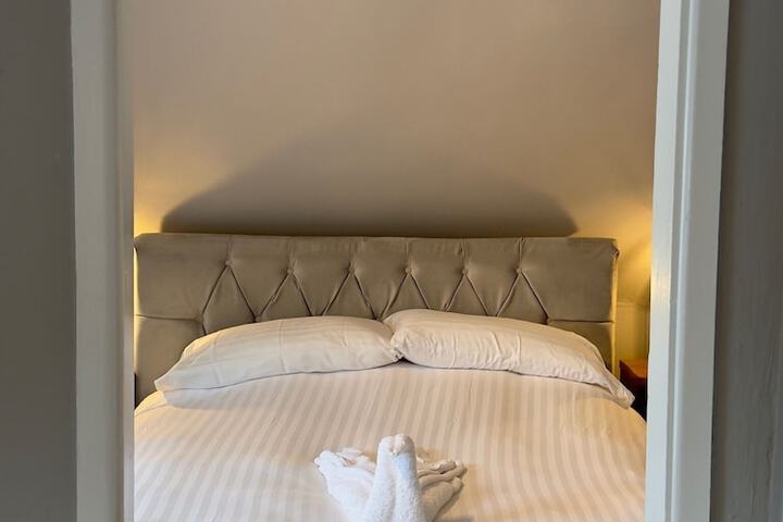 Room 5 of 37